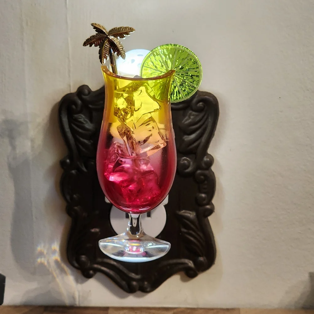 Bath & body works  light up tropical drink wallflower plug NEW - Picture 2 of 2